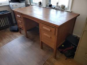 lot 29 image: Antique Oak Office Desk and Chair