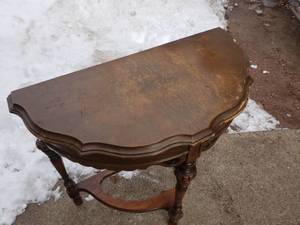 lot 41 image: Crescent table