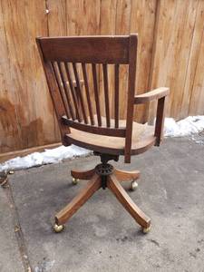 lot 43 image: Old Oak Rolling Desk Chair