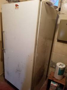 lot 165 image: Kenmore 15.3 cu. ft. Freezer Model 2724