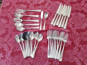 lot 155 image: Reed and Barton Silver Plate Flatware