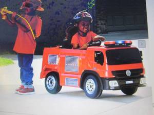 lot 63 image: Ride-On 12-Volt Fire Engine open bo...