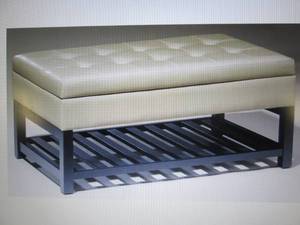 lot 70 image: Hudson Storage Bench open box Retai...