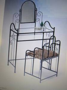 lot 90 image: Scroll & Glass Vanity Set open box ...