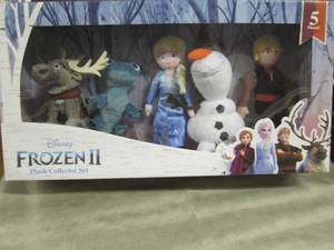 lot 135 image: Frozen II Plush Collector Set Retai...