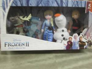 lot 136 image: Frozen II Plush Collector Set Retai...