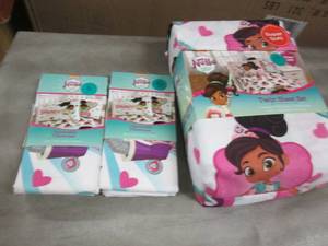 lot 141 image: Nella Twin Sheets Set with 2 Extra ...
