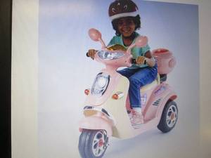 lot 200 image: Ride-On Super Moto Scooter open box...
