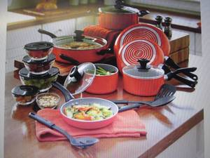lot 203 image: Ginnys 24-Piece Essential Cookware...