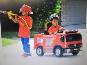 lot 216 image: Ride-On 12-Volt Fire Engine open bo...
