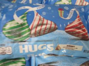 lot 254 image: 5 - 11 oz Bags Hersheys Hugs...