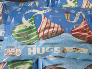 lot 255 image: 5 - 11 oz Bags Hersheys Hugs...