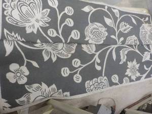 5 ft x 7 ft Area Rug...