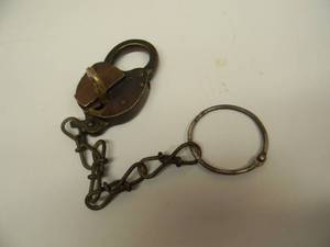 lot 4 image: VERY RARE VINTAGE C.C.C & ST.L R.R. SWITCH LOCK WITH ORIGINAL CHAIN & KEY - WORKS - RARE - AWESOME PIECE - SEE PICTURES