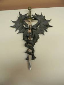 lot 10 image: Double Dragon Dagger Wall Display - STAINLESS STEEL - APPROX 16 - COOL PIECE - SEE PICTURES