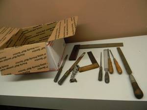 lot 26 image: VINTAGE LARGE BOX OF MISC. FILES & CHISELS - SEE PICTURES