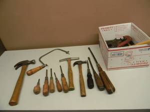 lot 28 image: VINTAGE COLLECTION OF HAMMERS & SCREWDRIVERS - SEE PICTURES