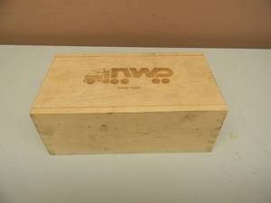 lot 39 image: VINTAGE SEMI BELT BUCKLES IN WOOD SEMI BOX - CAT DIESEL POWER - SEE PICTURES