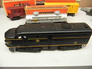 lot 13 image: AWESOME - VINTAGE LIONEL O SCALE TRAIN SET - INCLUDES ALL LISTED BELOW AWESOME - SEE PICTURES