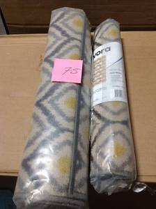 20 IN X 30 IN 100 % NYLON NON SLIP RUG 512 GRAY-YELLOW in good condition