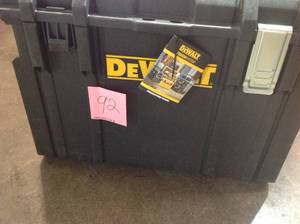 ToughSystem DS450 22 in. 17 Gal. Mobile Tool Box MISSING LATCH
