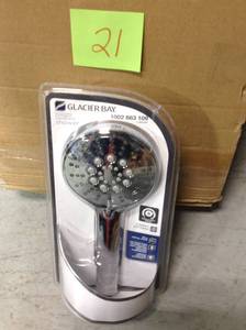 Modern 6-Spray 4.5 in. Single Wall Mount Handheld Adjustable Shower Head in Chrome not used