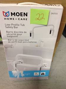 MOEN 16-12 in. Low Profile Tub Safety Bar in Glacier not used