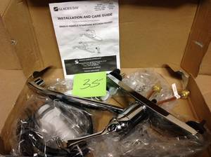 Glacier Bay Single-Handle Standard Kitchen Faucet with White Side Sprayer in Chrome in good condition
