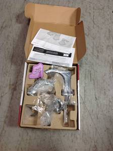 Pfister Venturi 8 in. Widespread 2-Handle Bathroom Faucet in Polished Chrome in good condition
