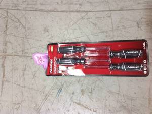 HUSKY 4 PCS INSULATED SCREWDRIVER SET in good condition