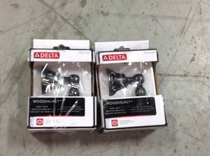 lot 23 image: Lot of 2 Delta Faucet 73235-RB Woodhurst Robe Hook, Venetian Bronze by DELTA FAUCET not used