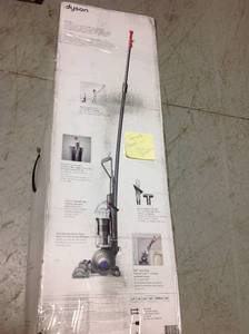 lot 77 image: Dyson Slim Ball Multi-Floor Upright Vacuum Cleaner in White TESTED GOOD IN NEW CONDITION