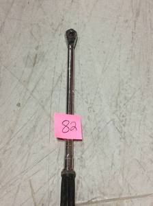 lot 82 image: Husky 50-250 ft. lbs. 12 in. Drive Torque Wrench in good condition