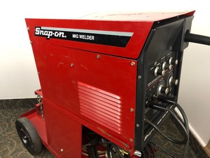 SNAP-ON YA219C WIRE FEED WELDER, NEW TWECO LEAD, NEW GAS REGULATOR, MOBILE CART, AND ALL ITEMS PICTURED