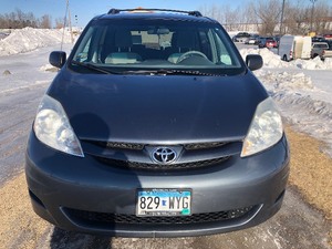 2009 Toyota Sienna LE -No Reserve-