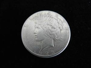 lot 10 image: Peace Dollar 1928