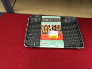 lot 484 image: 3 Piece Baking Sheet, Retail $19.99