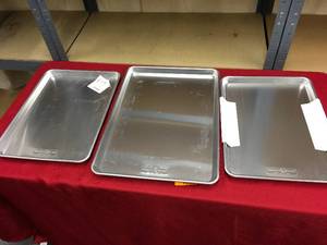 lot 495 image: Nordic 3 Pc. Baking Sheets, Retail $19.99