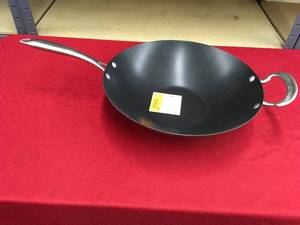 lot 523 image: Nordicware 14 Wok, Retail $24.99