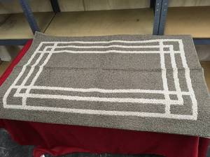 lot 526 image: Accent Rug, Retail $14.99