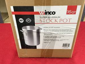 lot 527 image: Winco 16 Qt. Stock Pot, Retail $21.99