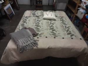 Green Comforter, 2 Shams, Sheets, Throw Blanket & Pillow