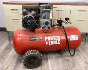 lot 4 image: 25 Gallon Porter Cable Air Compressor