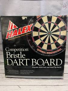 lot 20 image: Competition Bristle Dart Board