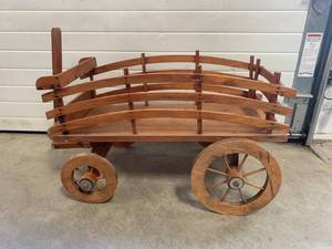 lot 22 image: Vintage Wood Wagon