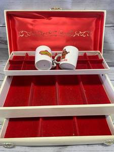 lot 83 image: Showbiz Pizza Cups, Jewelry Box