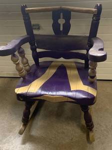 lot 88 image: Minnesota Vikings Rocking Chair (heavy)