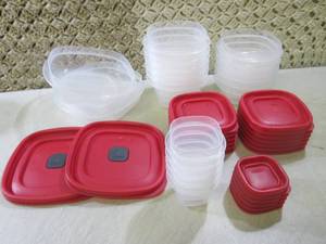 19 Rubbermaid Containers with Lids ...