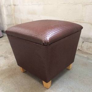 lot 40 image: Pier 1 Brown Woven Large Square Storage Ottoman With Hinged Flip Up Top - Good Condition - No Tears