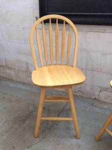 lot 54 image: Traditional Pair&nbspSolid Light Oak Windsor Back Swivel Bar Height Counter Stool&nbspChair - Great Condition